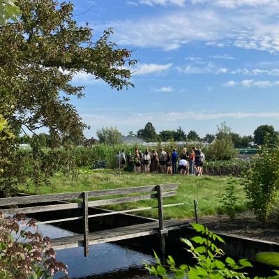 Rondleiding van deense tuinbouwstudenten